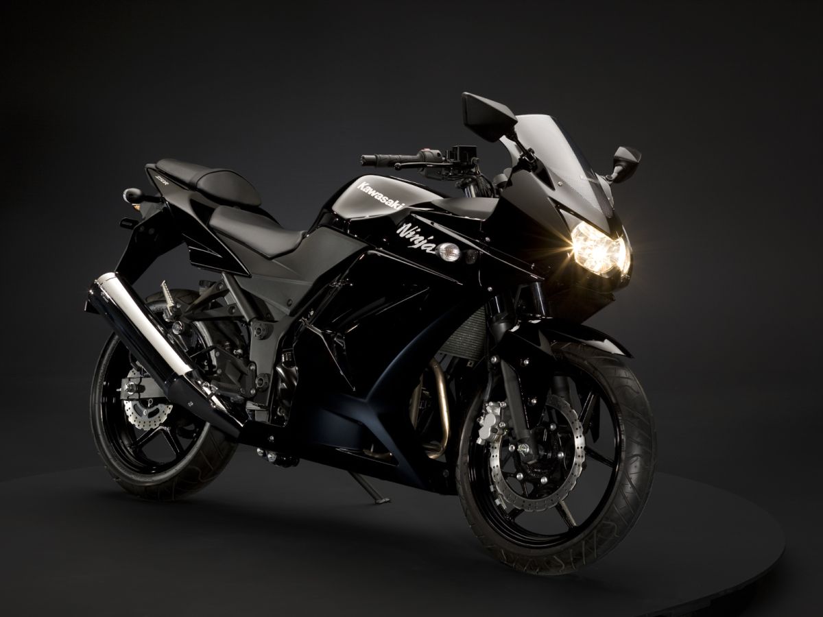 Мотоцикл Kawasaki черный