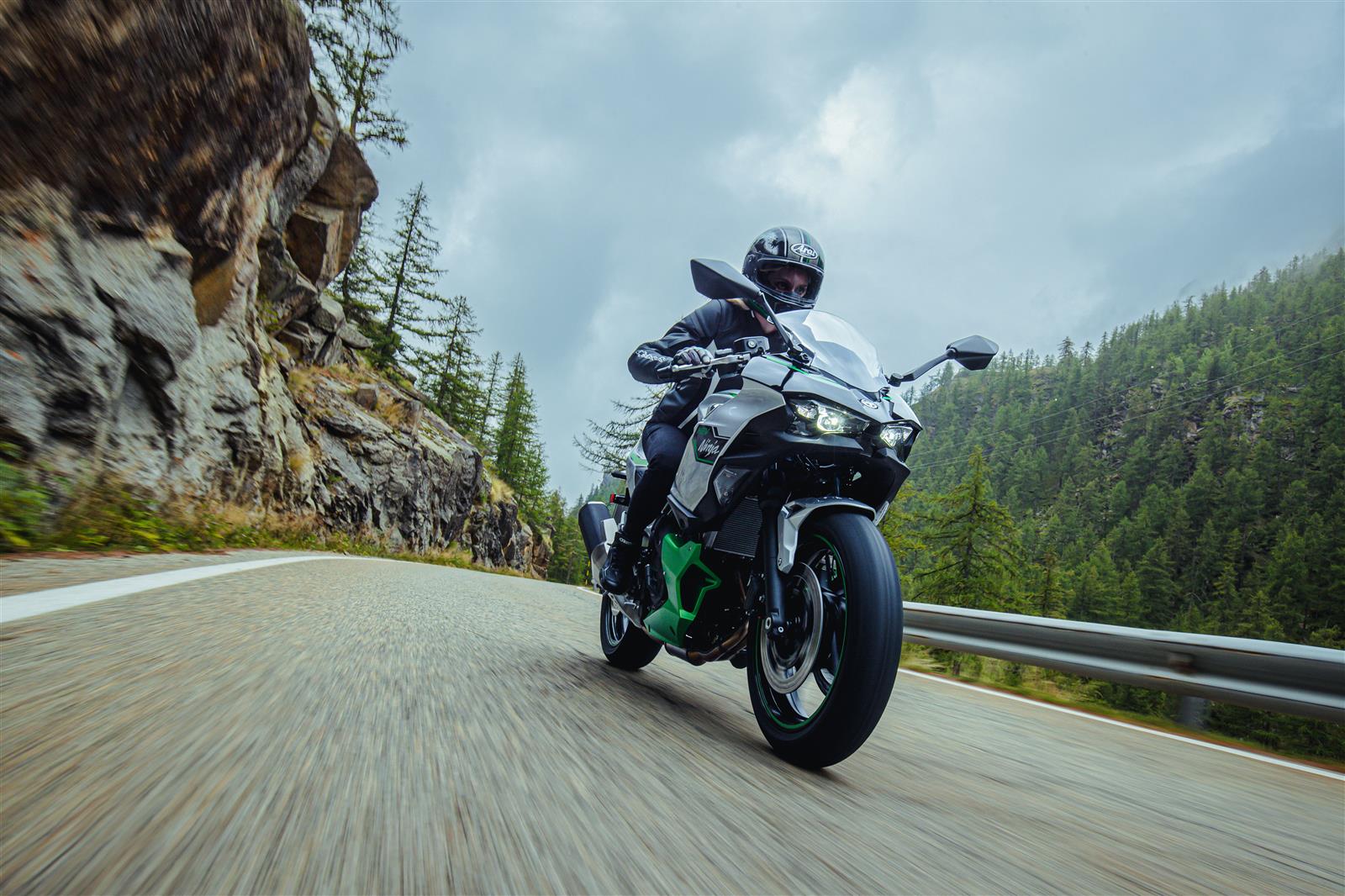 Kawasaki Introduceert Revolutionaire Ninja 7 Hybrid