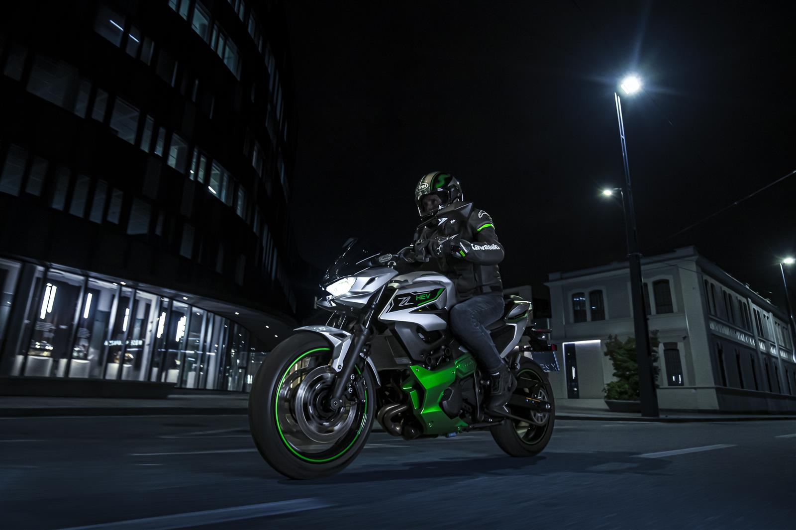 Kawasaki Introduceert De Nieuwe Z Hybrid S Werelds Eerste Hybride