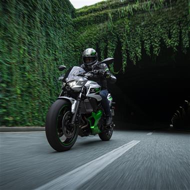 Kawasaki Double Son Offre Hybride Avec La Z7 Hybrid