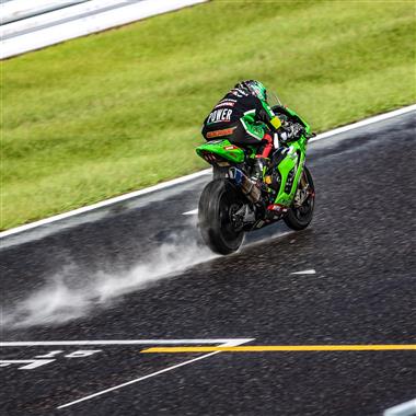 Le Team Kawasaki Webike Trickstar Se Qualifie En E Position Pour Les