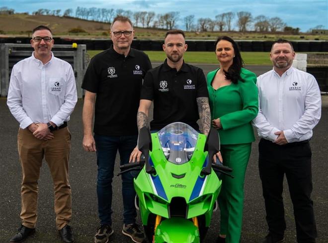 Julian Trummer fährt ab sofort Kawasaki – Willkommen im Team Green! 