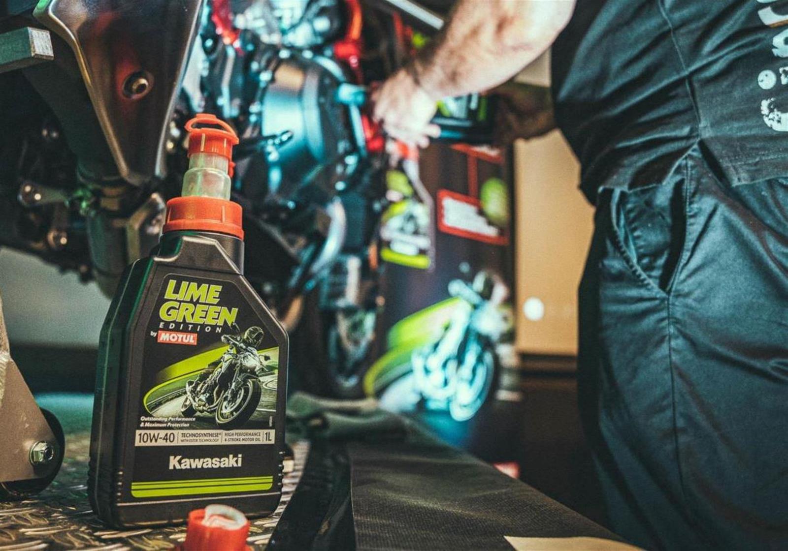 Motul Motor Oil Kawasaki Lime Green 10W40, 1 Liter