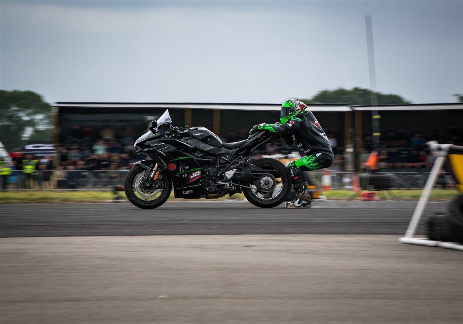 Kawasaki and JD Stunts Set New Guinness World Record