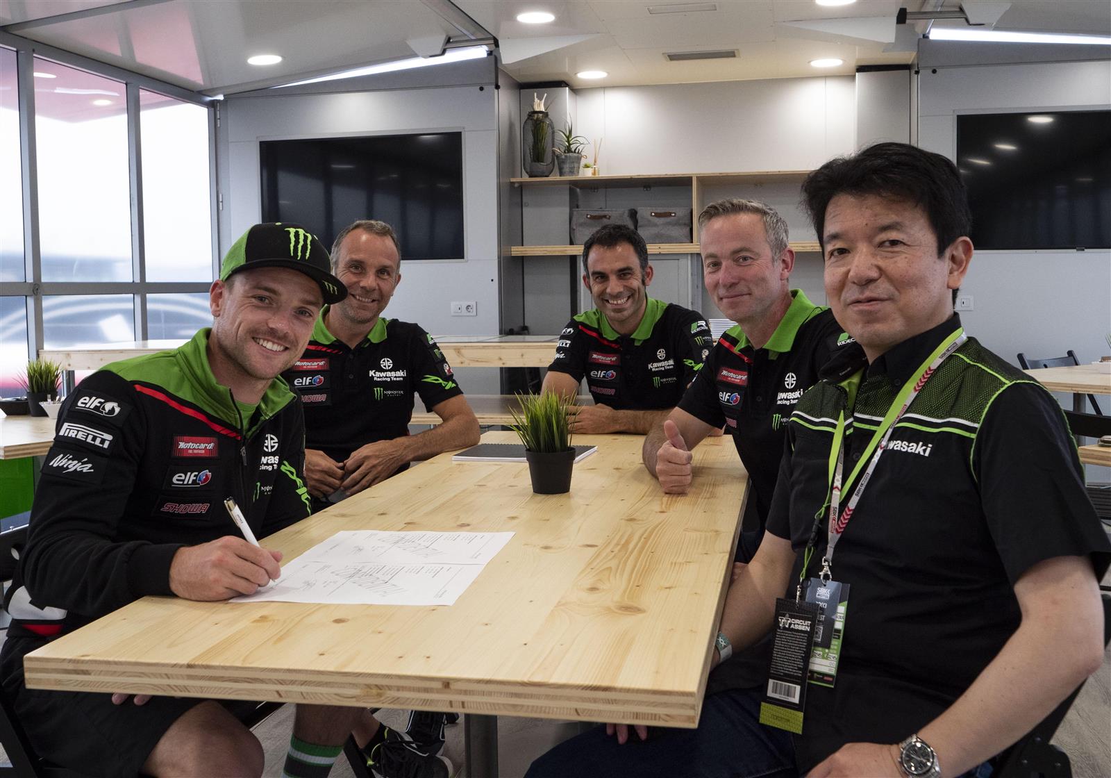 Lowes vuelve a firmar con el Kawasaki Racing Team