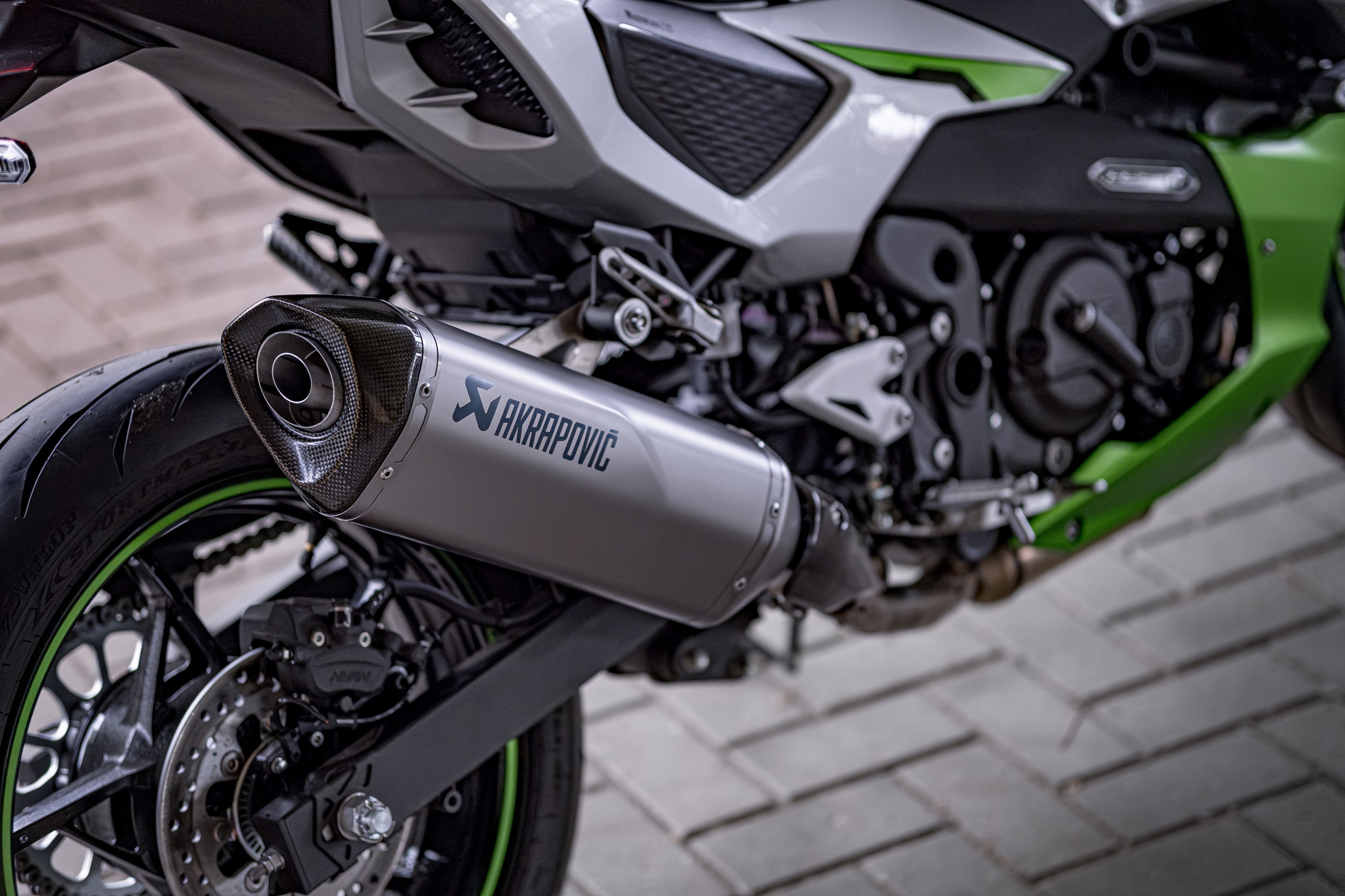 アッコウ Akrapovic Kawasaki Ninja 7 / Z7 Hybrid 2024-2025 Titanium