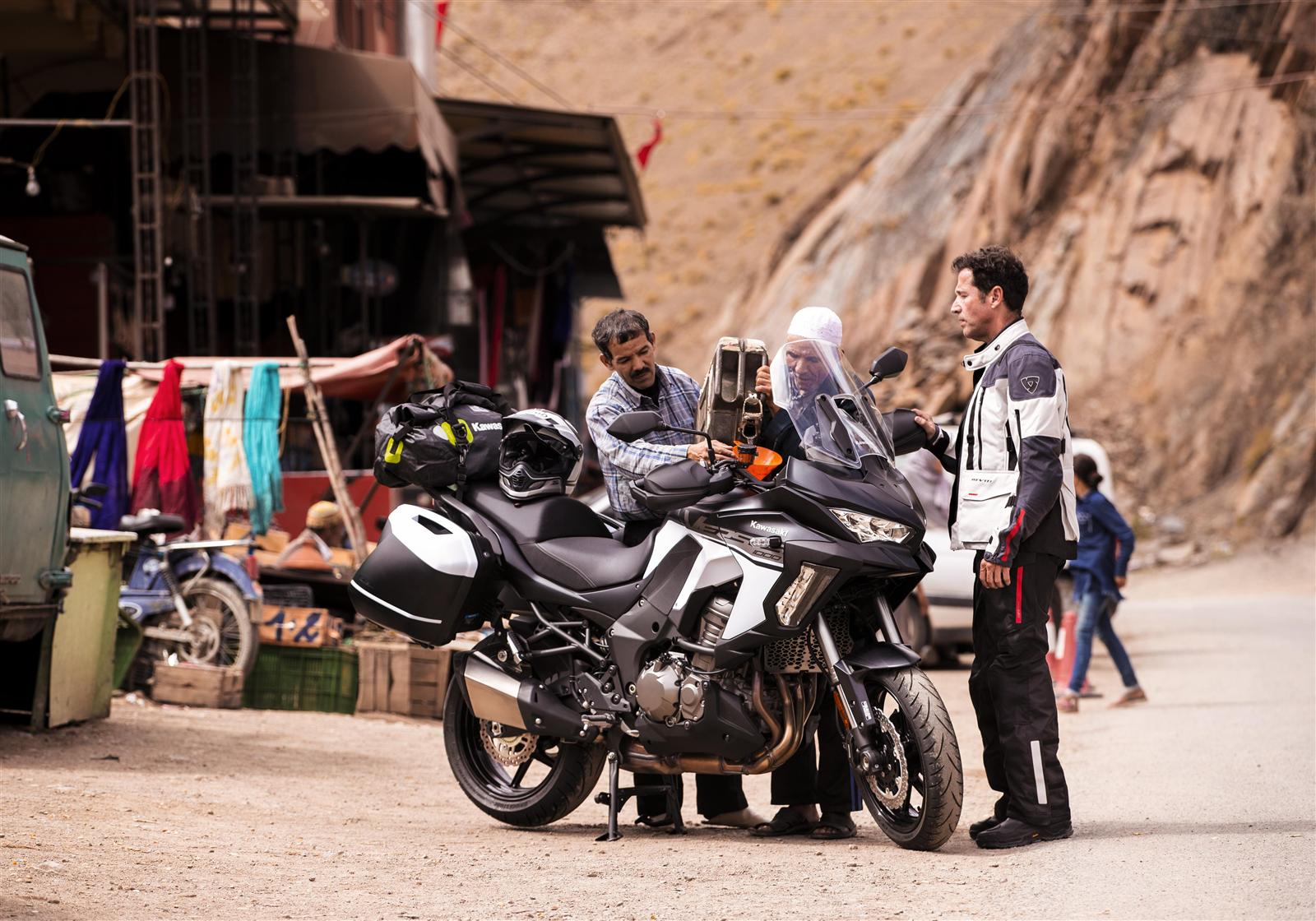 kawasaki versys 1000 vs bmw r1200gs