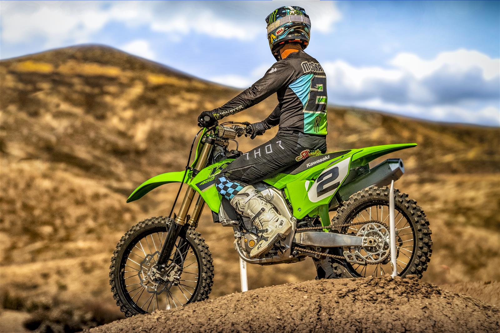 Kawasaki presenta las KX250 y KX450 de 2022