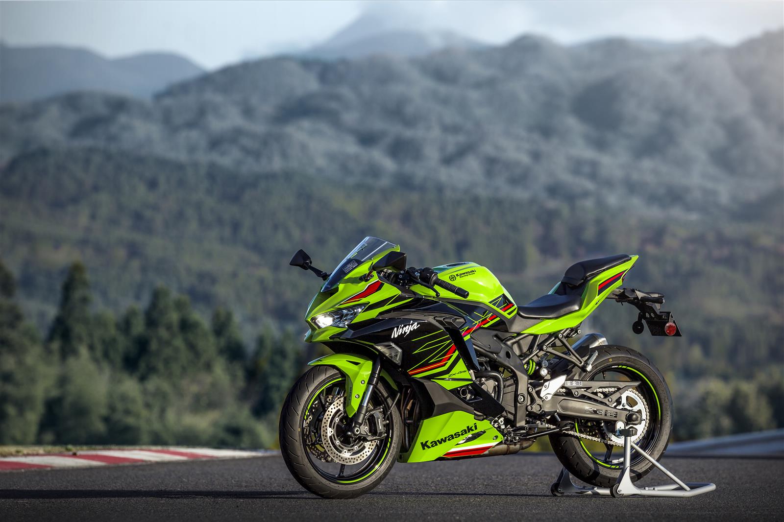 Kawasaki presenta la nueva Ninja ZX4R 4 cilindros