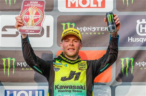 Romain Febvre defends the red plate with a podium