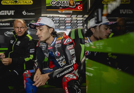 Öncü Fights Hard For A Point In Race One