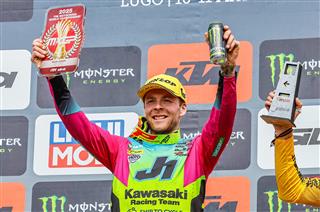 Romain Febvre keeps the red plate with victory in Spain