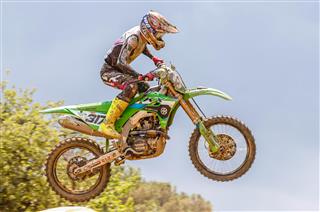 Mathis Valin closes on medal rankings