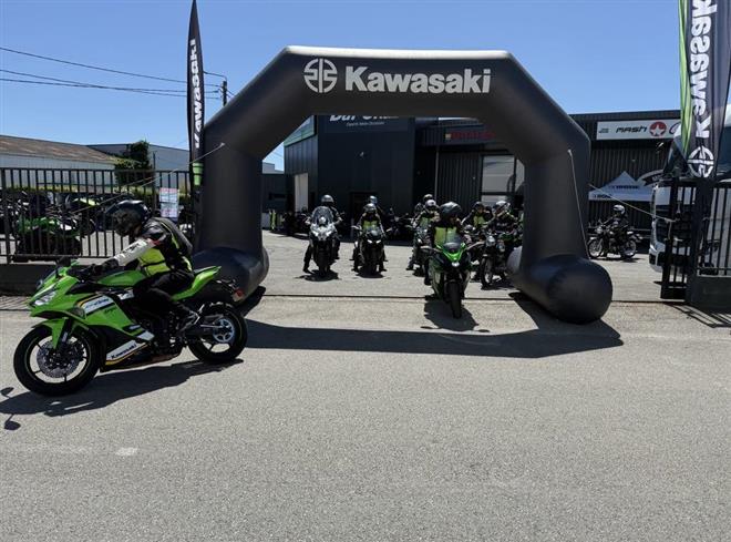 KAWASAKI TOUR : De passage chez Moto Diffusion Vannes et Lorient